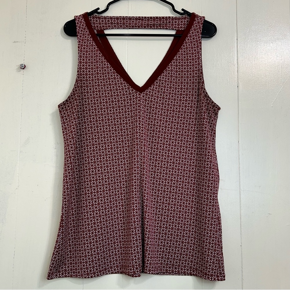 BANANA REPUBLIC Top Summer Spring Cream/Wine V-Neckline Stretch Top Size Medium
